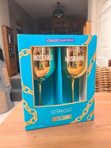 Ciroc Moschino golden cups  beschikbaar voor biedingen