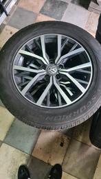 4x jantes avec pneu tiguan 2019    215 65 R17, Ophalen, Velg(en), 17 inch, Zomerbanden