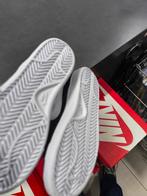 Chaussures Nike pour enfants 27 à 35 taille neuve