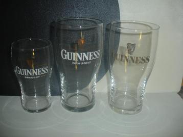 3 glazen Guinness, verschillend, groot en klein
