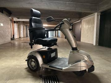 Scooter met drie wielen  beschikbaar voor biedingen