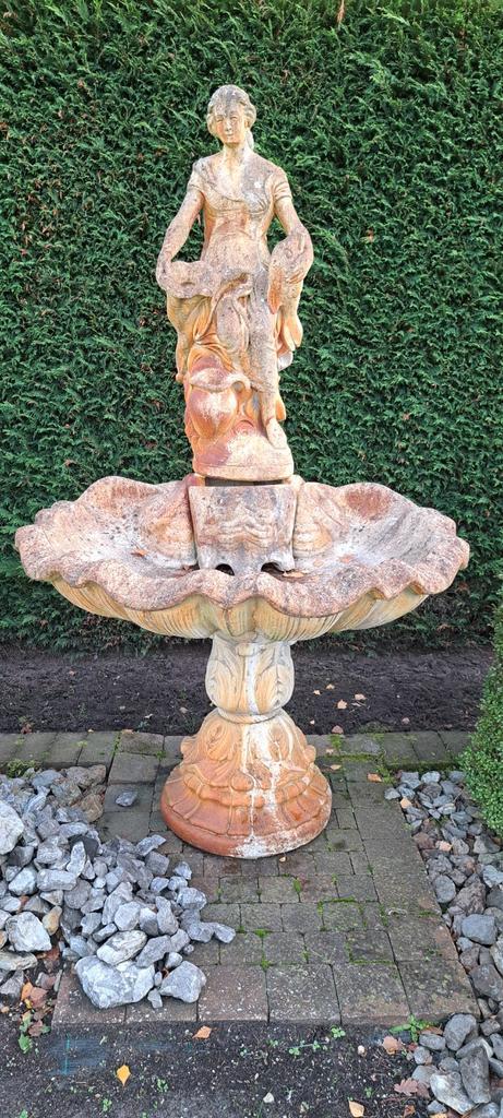 Tuinbeeld met fontijnfunctie (niet meer in werking), Tuin en Terras, Waterpartijen en Fonteinen, Gebruikt, Fontein, Gietijzer