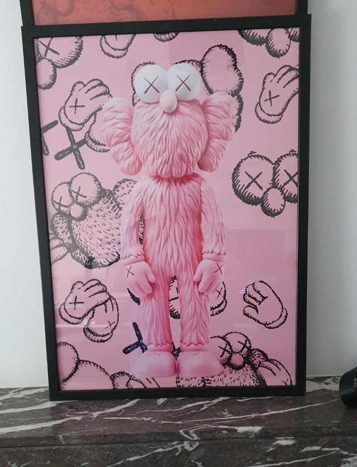 Poster KAWS BFF - Open Edition (2018), Verzamelen, Posters, Nieuw, Overige onderwerpen, Deurposter of groter, Rechthoekig Staand