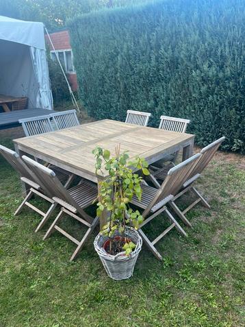 Prachtige tuinset in teak, vierkante tafel met plooistoelen beschikbaar voor biedingen