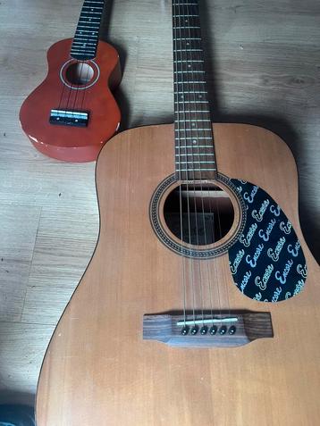 Guitare est ukulele beschikbaar voor biedingen