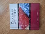 J. Innes - Decoreren met letters, Ophalen of Verzenden, Zo goed als nieuw, J. Innes