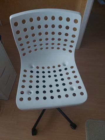 Chaise de bureau blanche  ikea skalberg beschikbaar voor biedingen