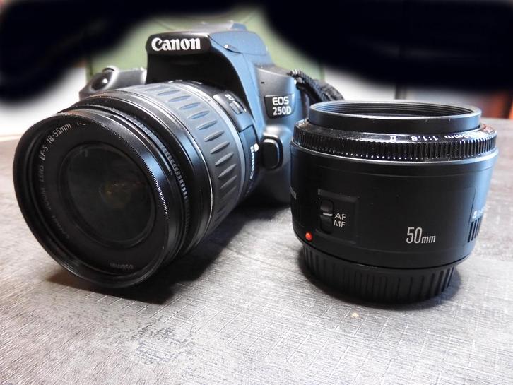 Canon EOS 250D numérique avec 2 objectifs, TV, Hi-fi & Vidéo, Appareils photo numériques, Utilisé, Reflex miroir, Canon, Moins de 4 fois