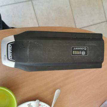 Batterijlader + Batterij Giant beschikbaar voor biedingen