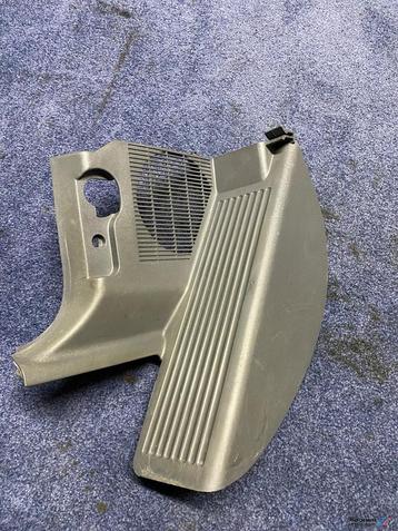Bmw E36 sedan grijze speakerkap / voetensteun links 3-serie beschikbaar voor biedingen