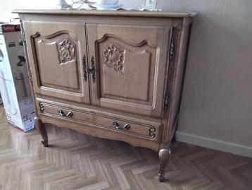 Bezet-of televisie kastje in eik (izgst) beschikbaar voor biedingen