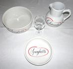 Spaghettiborden / pastaborden en wijnkruik (nieuw), Nieuw, Ophalen of Verzenden, Overige stijlen, Porselein