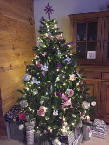 Kerstboomversieringen beschikbaar voor biedingen