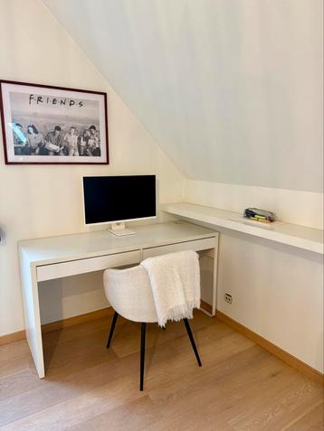 Bureau MICKE IKEA beschikbaar voor biedingen
