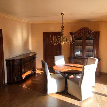 Eetkamer klassieke stijl  beschikbaar voor biedingen