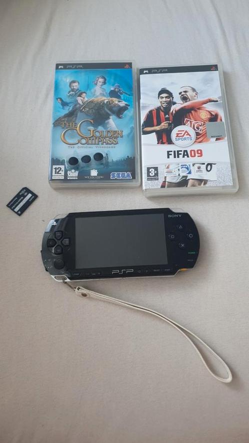 Sony PSP 1004 met 2 games + 32mb Memory Stick + oplader, Games en Spelcomputers, Spelcomputers | Sony PSP, Zo goed als nieuw, PSP