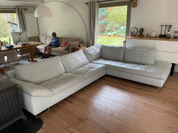 Wit lederen zithoek beschikbaar voor biedingen