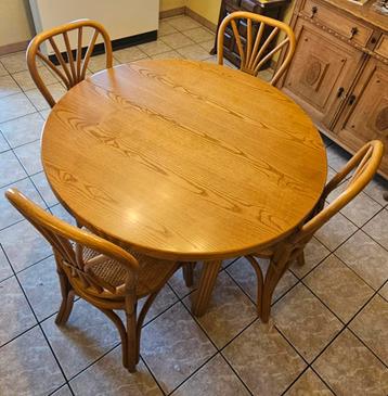 Table avec et Buffet en rotin beschikbaar voor biedingen