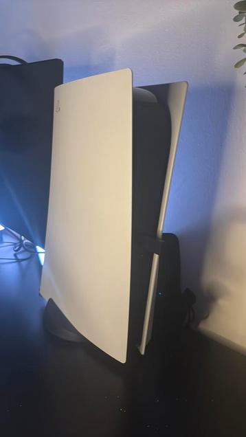 Sony playstation5 met ps5 headset 2 controllers en docking  beschikbaar voor biedingen