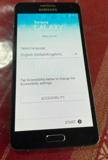  Samsung Galaxy A5 — Werkt maar is beschadigd beschikbaar voor biedingen
