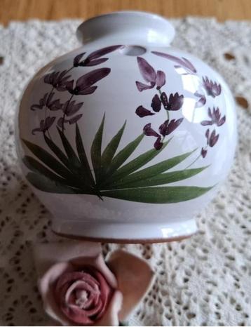 Franse Moustiers bloemensteker, Pique Fleur, paarse bloemen beschikbaar voor biedingen