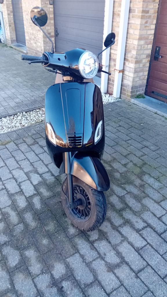 Senzo rivalux zwart B klasse 45km/u, Fietsen en Brommers, Scooters | Overige merken, Gebruikt, Klasse B (45 km/u), Benzine, Ophalen