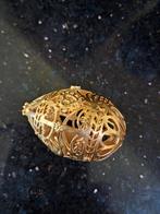 Een gouden ei van Franklin mint, Enlèvement