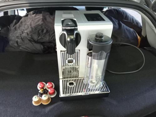 D'Longhi capsulemachine met touchscreen, Elektronische apparatuur, Koffiezetapparaten, Gebruikt, Koffiepads en cups, Koffiemachine