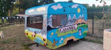 Heb je een saaie caravan,graffiti stijl beschikbaar voor biedingen