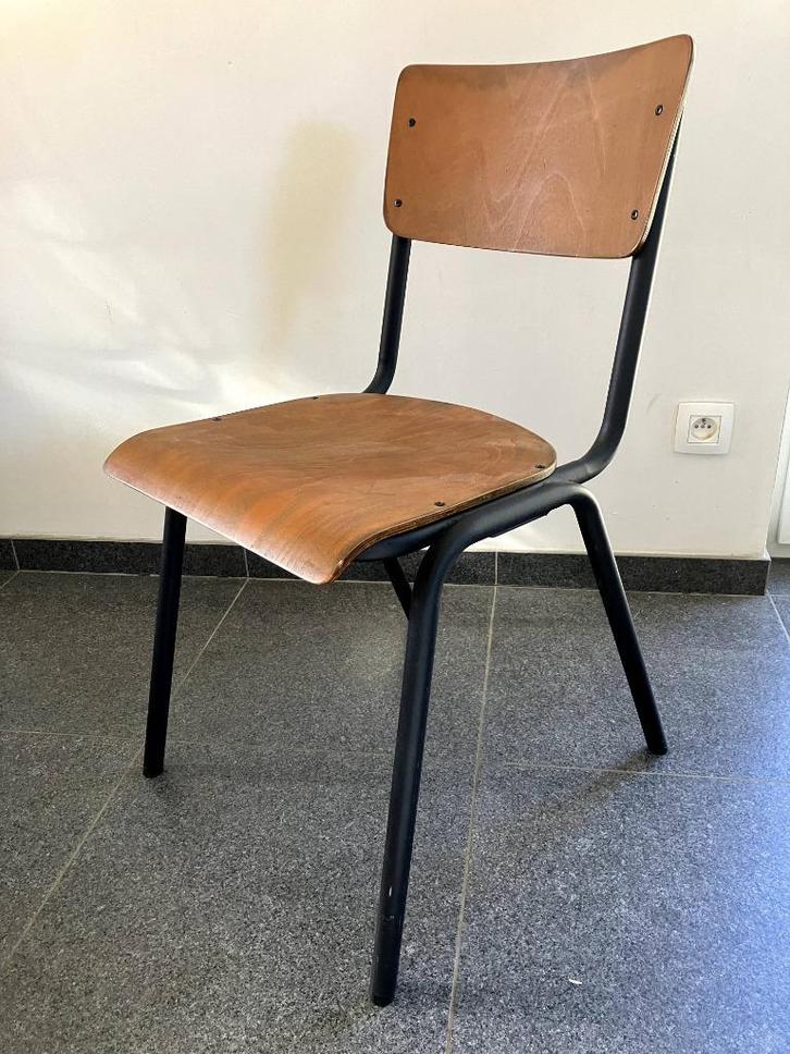 vier stapelbare, houten eetkamerstoelen, Huis en Inrichting, Stoelen, Zo goed als nieuw, Vier, Hout, Metaal, Bruin, Ophalen