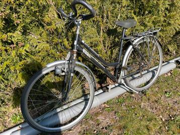Damesfiets te koop beschikbaar voor biedingen