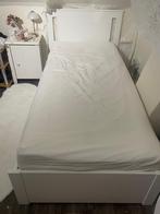 Ikea bed, Huis en Inrichting, Slaapkamer | Bedden, Ophalen, Zo goed als nieuw