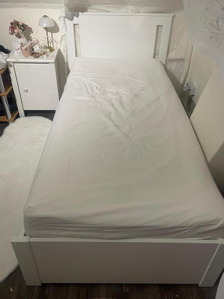 Ikea bed, Huis en Inrichting, Slaapkamer | Bedden, Zo goed als nieuw, Ophalen
