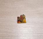 PIN - BOWLING - MISSED BY A HARE, Verzenden, Gebruikt, Sport, Speldje of Pin