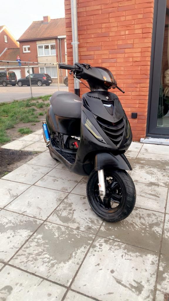 Zip a klasse 70 cc  alles werkt, Fietsen en Brommers, Scooters | Piaggio, Zo goed als nieuw, Zip, Verzenden