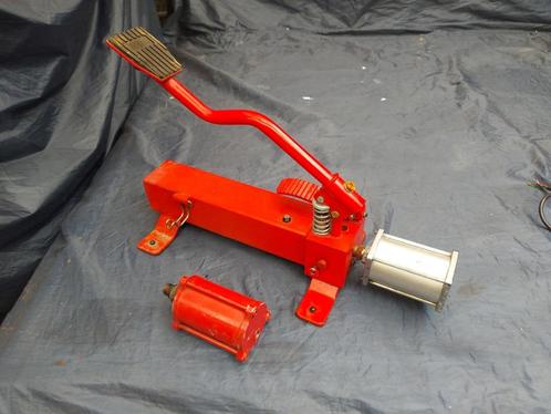 Hydraulische voetpomp voor quad Lift met luchtpomp, Zakelijke goederen, Machines en Bouw | Pompen en Compressoren, Ophalen