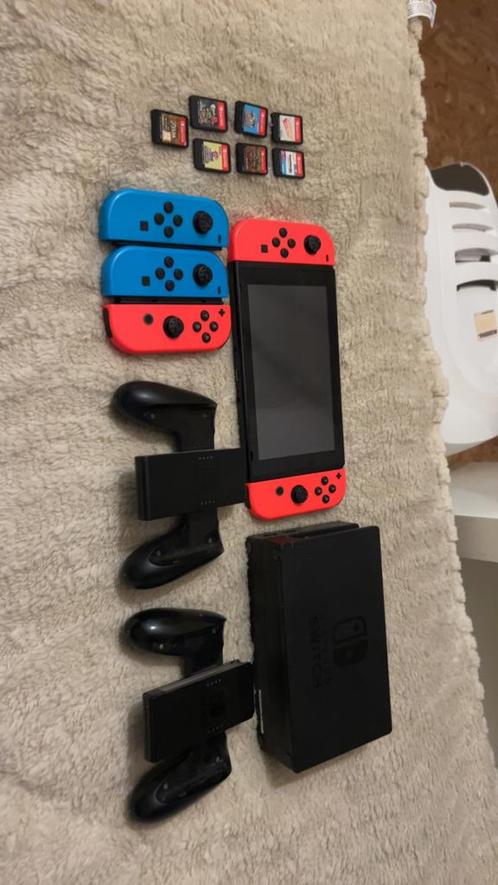 Nintendo switch, Consoles de jeu & Jeux vidéo, Consoles de jeu | Nintendo Switch, Utilisé, Switch Original, Avec 3 manettes ou plus