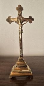 Antiek kruisbeeld op voet, Enlèvement ou Envoi