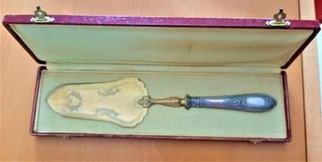 Te koop: Mooi antieke taartenschep beschikbaar voor biedingen