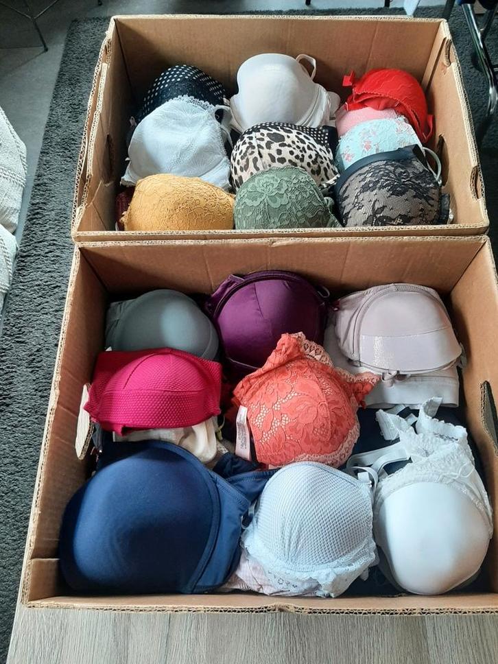 100 Bh´s alle maten en merken aan 3€ of 175 € alles, Kleding | Dames, Ondergoed en Lingerie, BH, Ophalen of Verzenden