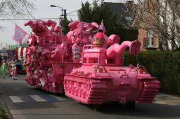Te koop: carnavalswagen Het Roze Leger