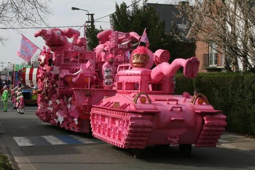 Te koop: carnavalswagen Het Roze Leger, Hobby en Vrije tijd, Feestartikelen, Zo goed als nieuw, Ophalen