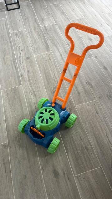 Bellenblaasmachine in vorm grasmaaier beschikbaar voor biedingen