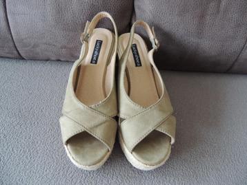  Chaussure - Pointure 39 - Sandales Kaki clair beschikbaar voor biedingen