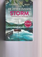 DE ZEVEN ZUSSEN - deel 2 - STORM., Boeken, Romans, Ophalen of Verzenden, Zo goed als nieuw, Lucinda Riley, België