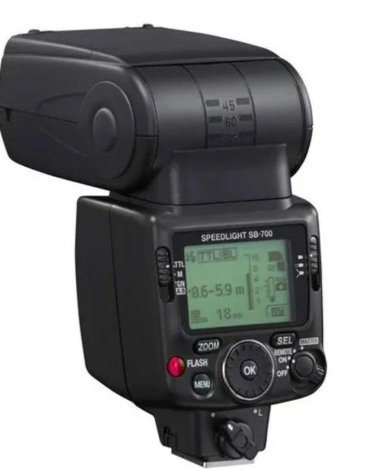 Flash Nikon SB700, Audio, Tv en Foto, Foto | Flitsers, Zo goed als nieuw, Nikon, Kantelbaar, Ophalen of Verzenden