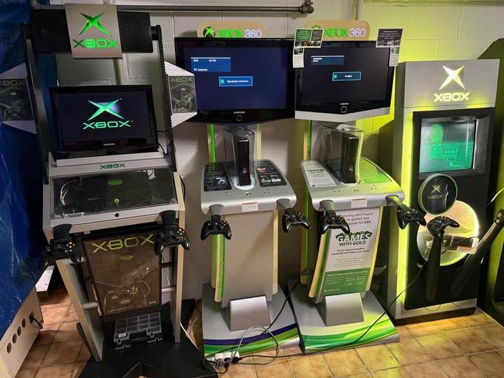 Kiosque XBOX Génération 1 Demopod Kiosk (UK/US & PAL/EU), Games en Spelcomputers, Spelcomputers | Xbox Original, Gebruikt, Met 2 controllers