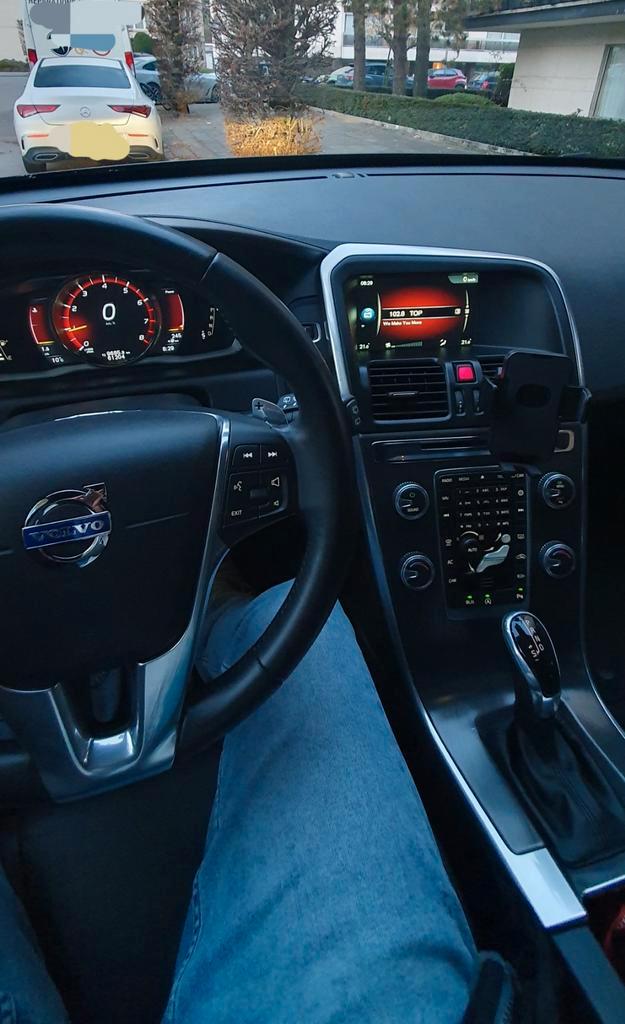 Volvo XC60 T5 Momentum for sale, Autos, Volvo, Particulier, XC60, Enlèvement