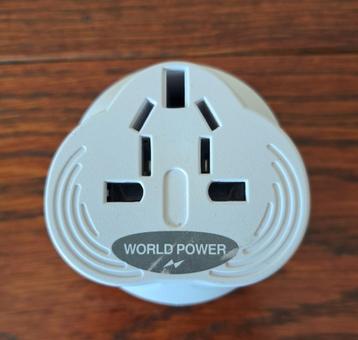 Adaptateur Prise Universel de Voyage – USB beschikbaar voor biedingen