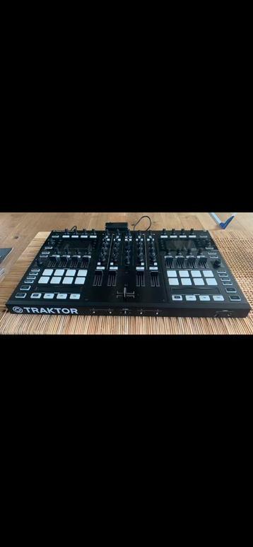 Native Instrument - Traktor Kontrol S8  disponible aux enchères